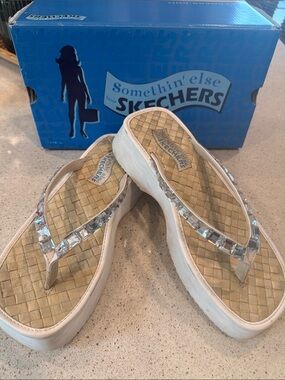 RARE Y2K Vintage Skechers Festivities- Women's White Platform Wedge Flip Flops